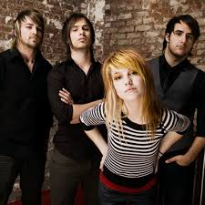 http://tbn1.google.com/images?q=tbn:0m3hbmbdwOaUOM:http://img2.timeinc.net/ew/dynamic/imgs/070919/10artists/paramore_l.jpg