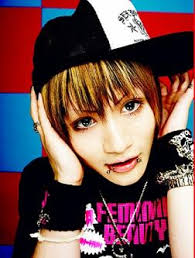 [img width=90 height=119]http://tbn1.google.com/images?q=tbn:3wahWbit38kYOM:[url]http://thestargazer.files.wordpress.com/2007/06/miku-imut.jpg[/url][/img]