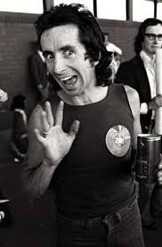  يمهل ولايهمل......سبحان الله Bon_scott_narrowweb__300x457,0