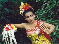 Tari Pendet (Pendet Dance)