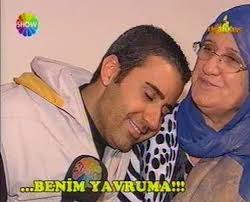 امراه به همراه مادرش