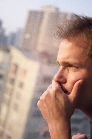 http://tbn1.google.com/images?q=tbn:OJtlvDJ9vvvQoM:http://www.glows-coaching.co.uk/Images/Pictures/Man%2520thinking.jpg