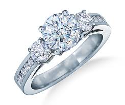 wc kute ne` Three-stones-engagement-ring