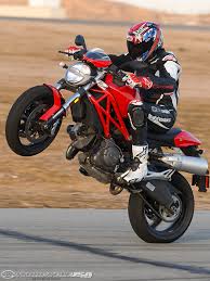 2009-Ducati-Monster-696-3