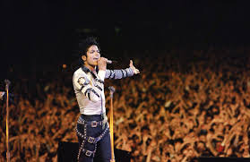 http://tbn1.google.com/images?q=tbn:_m5xeyB7AzytUM:http://img.ozap.com/02269166-photo-michael-jackson.jpg