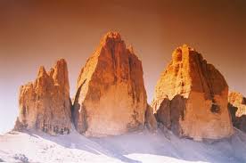 TreCime 8 SITO 5 luglio 2009 ore 12.00: Le Dolomiti abbracciano l’Africa. Catena umana attorno alle Tre Cime di Lavaredo.