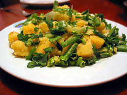 http://tbn1.google.com/images?q=tbn:mTJNVZSc3UqcsM:http://www.portakalagaci.com/oburcuk/images/taze_soganli_patates_salata.jpg