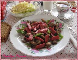 http://tbn1.google.com/images?q=tbn:mVYhYnaKax6koM:http://papatya.kizkulesi.net/wp-content/uploads/2008/11/sebzeli-sosis.jpg