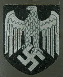 [http://tbn1.google.com/images?q=tbn:p8_xcyrdeYwE7M:http://www.warelics.com/images/1stheerparadehelmetEagle.jpg]