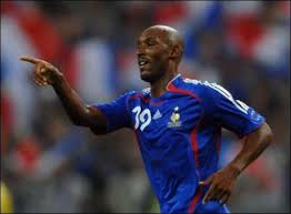 صور أهم الاعبيين المسلمين 18776a-nicolas_anelka_j_aimerais_beaucoup_travailler_pour_le_psg