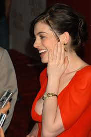 agrandir cette image de anne-hathaway