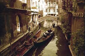 http://tbn1.google.com/images?q=tbn:FAwZL5oX6rV8gM:http://www.eurotravelpages.com/wp-content/uploads/2008/06/venice-gondola.jpg