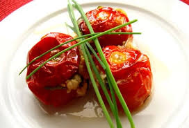 http://tbn1.google.com/images?q=tbn:HWW9Y62OMoc-DM:http://www.yemex.com/upload/450x450/peynirli-domates-dolmasi-yiyecek-1.jpg
