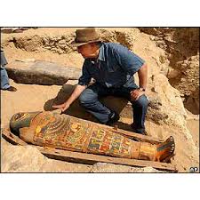 Kraliçe Seshestet’in mumyası bulundu 311130_mummy2a