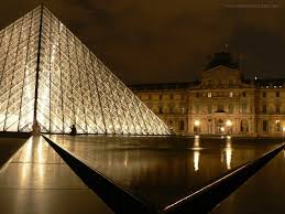 اللوفر في باريس Louvre_at_night