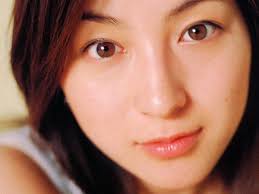 http://tbn1.google.com/images?q=tbn:VkuRvBemCujbuM:http://www.showwallpaper.com/external/Japanese_Star/Ryoko_Hirosue/Ryoko_Hirosue_040020.jpg