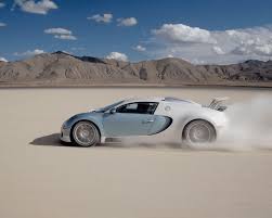  هنا السيارة الاسرع الاكثر قوة و الاغلى في العالم Bugatti-veyron-4