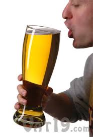 http://tbn1.google.com/images?q=tbn:k7qtrDI8sYC8qM:http://www.vat19.com/webimages/5-for-1-beer-glass/large-beer-glass-holds-giant-beers.jpg